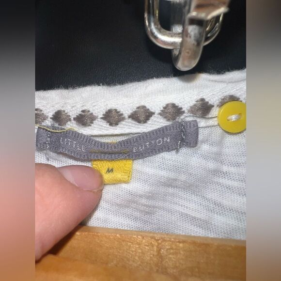 Anthropologie Little Yellow Button Elysia Top Size Medium VGUC - Picture 6 of 9